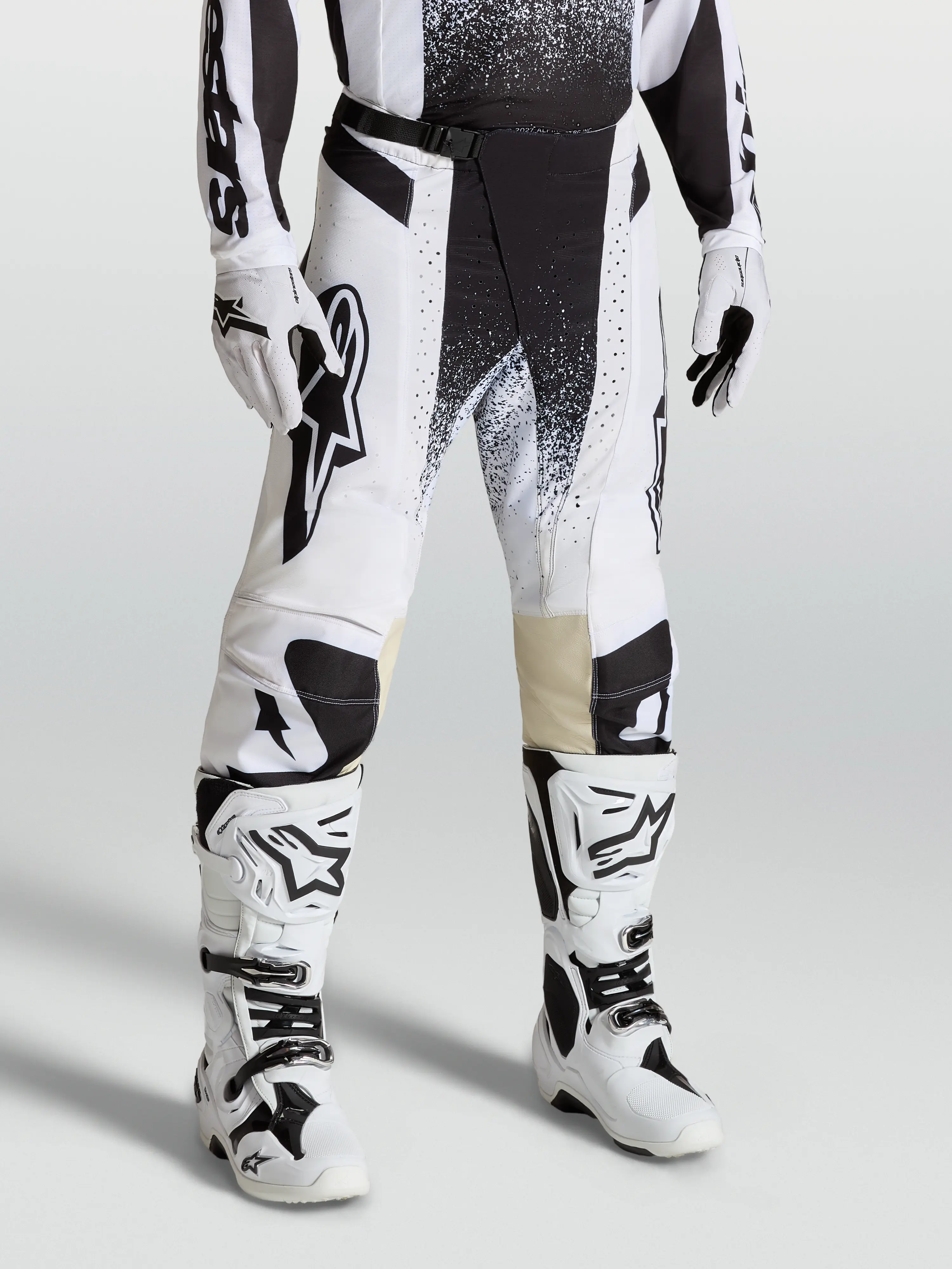 2027 Techstar Swan Pants - image 1
