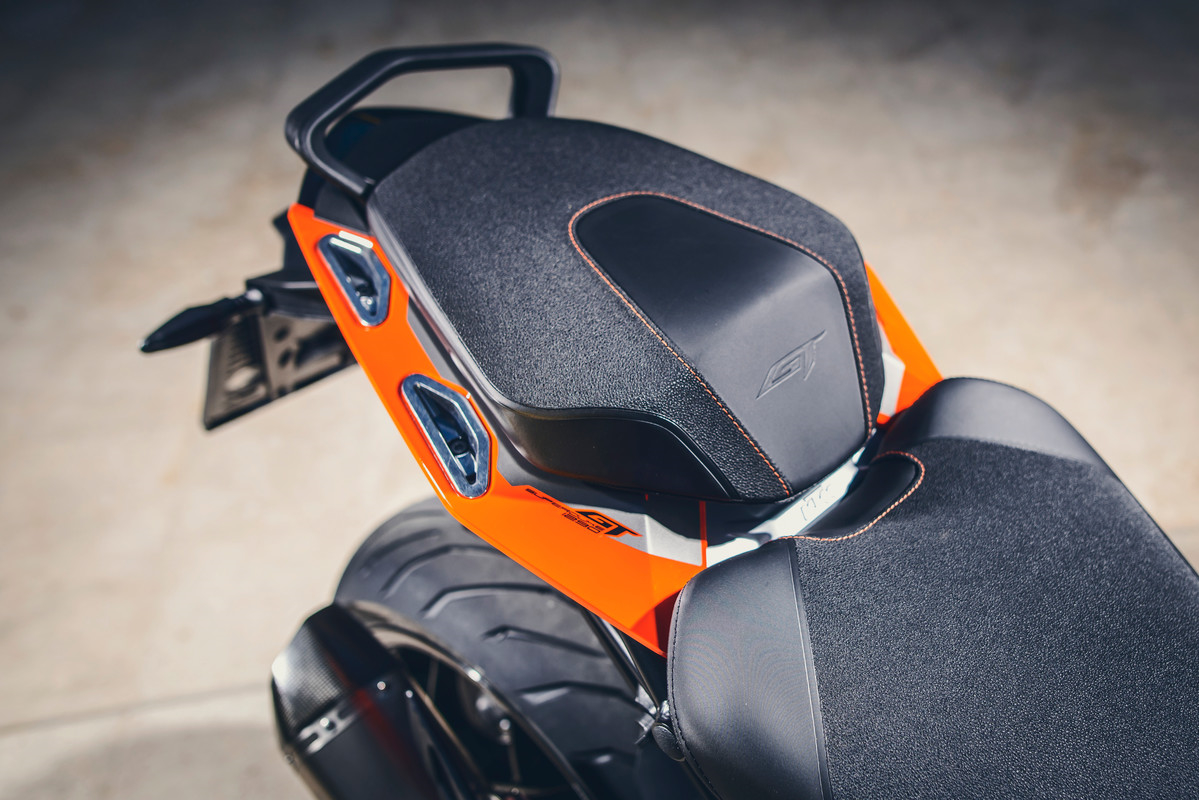Ergo pillion seat - image 1